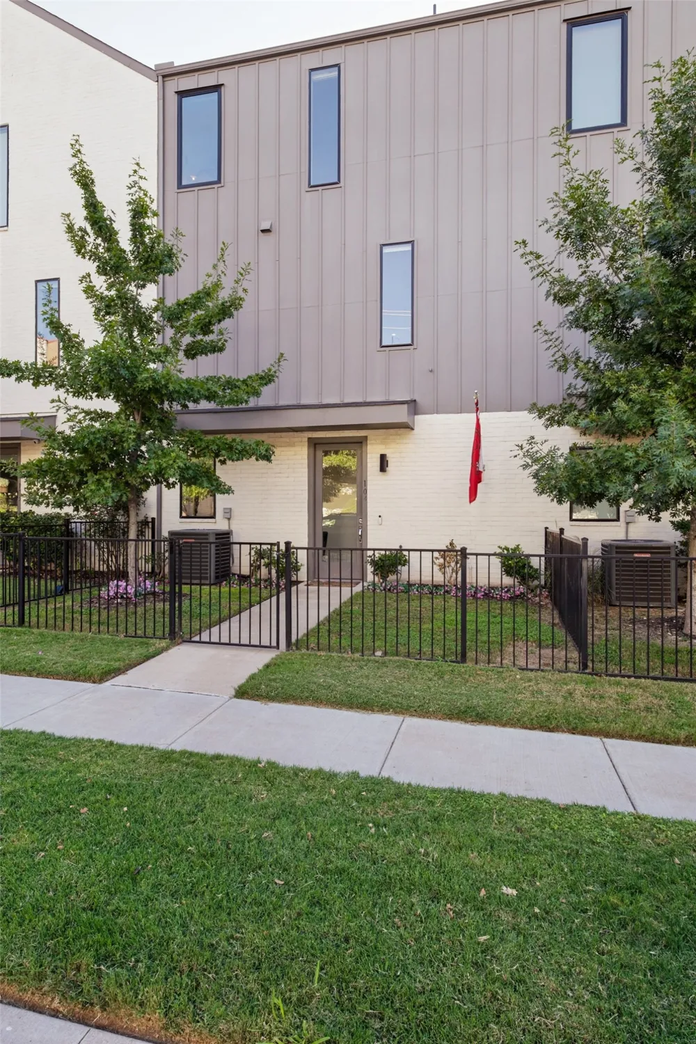 5703 Lindell Avenue #104 Dallas, TX 75206