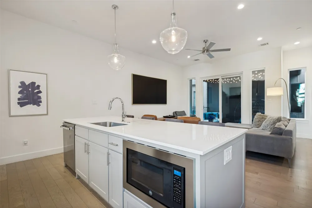 5703 Lindell Avenue #104 Dallas, TX 75206