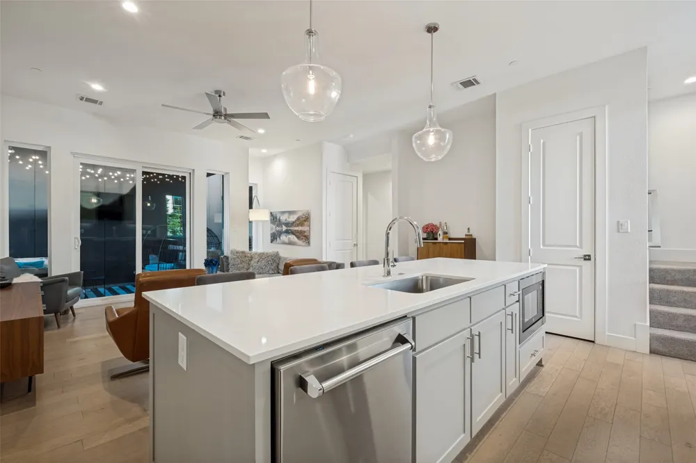 5703 Lindell Avenue #104 Dallas, TX 75206