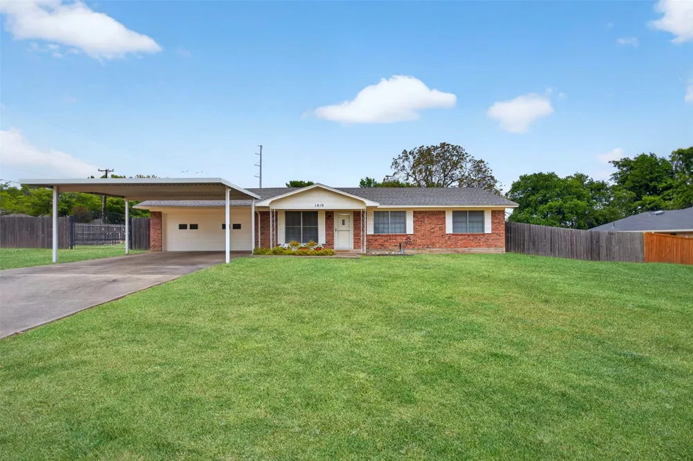 1010 Maple Street Farmersville, TX 75442