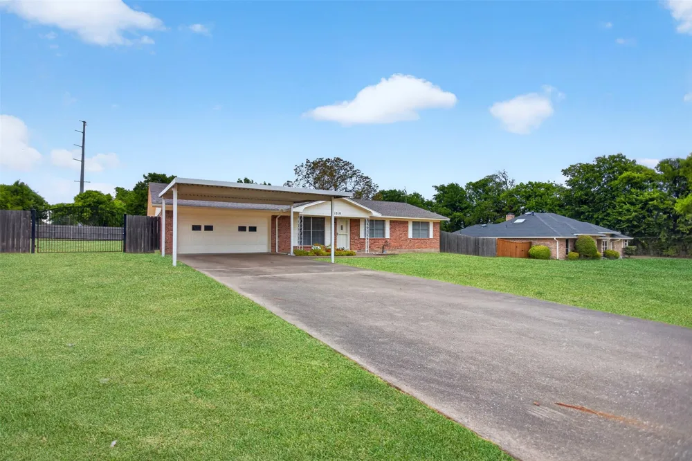 1010 Maple Street Farmersville, TX 75442