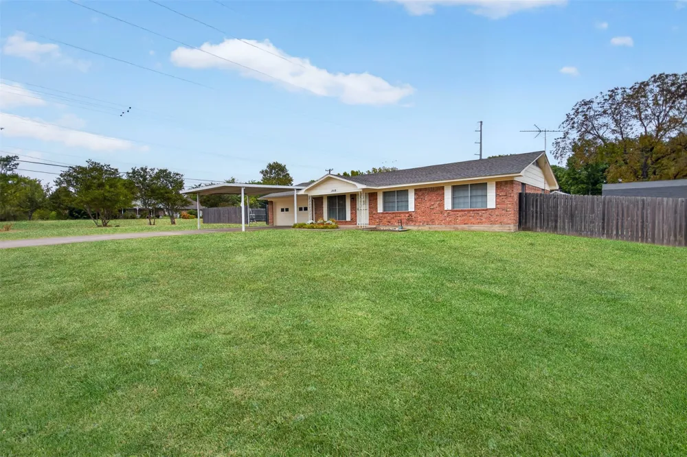 1010 Maple Street Farmersville, TX 75442