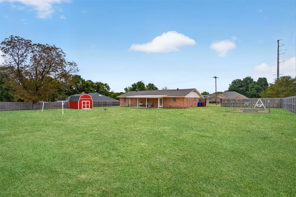 1010 Maple Street Farmersville, TX 75442