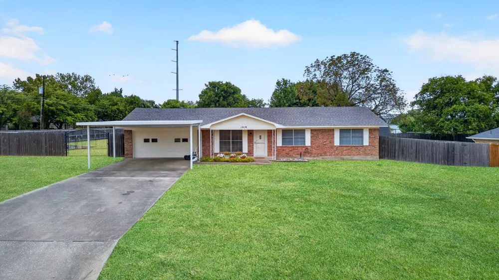 1010 Maple Street Farmersville, TX 75442
