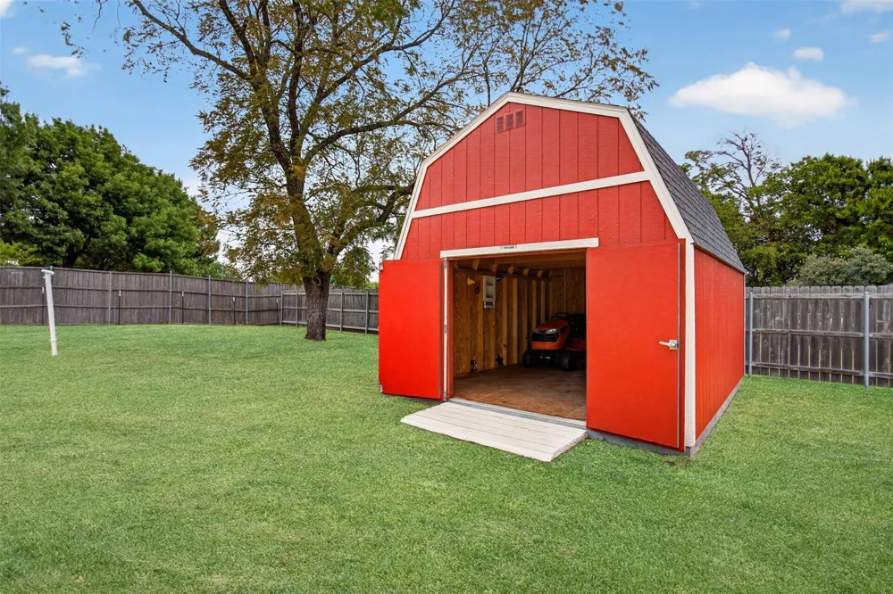 1010 Maple Street Farmersville, TX 75442