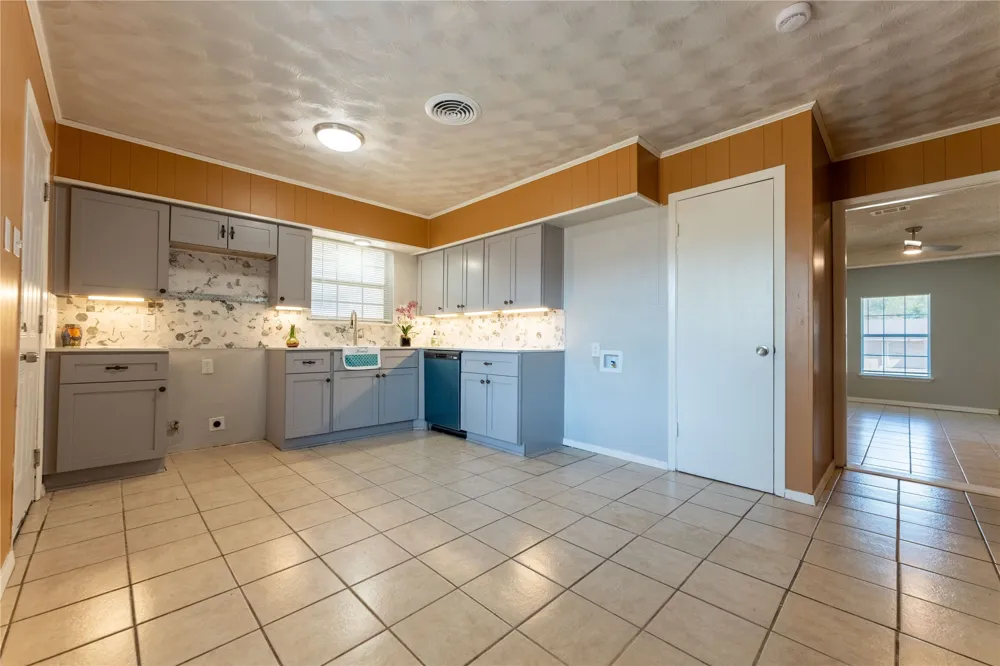 818 Emberwood Drive Dallas, TX 75232