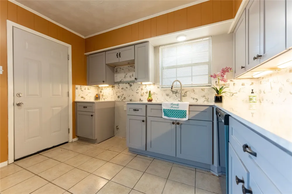 818 Emberwood Drive Dallas, TX 75232