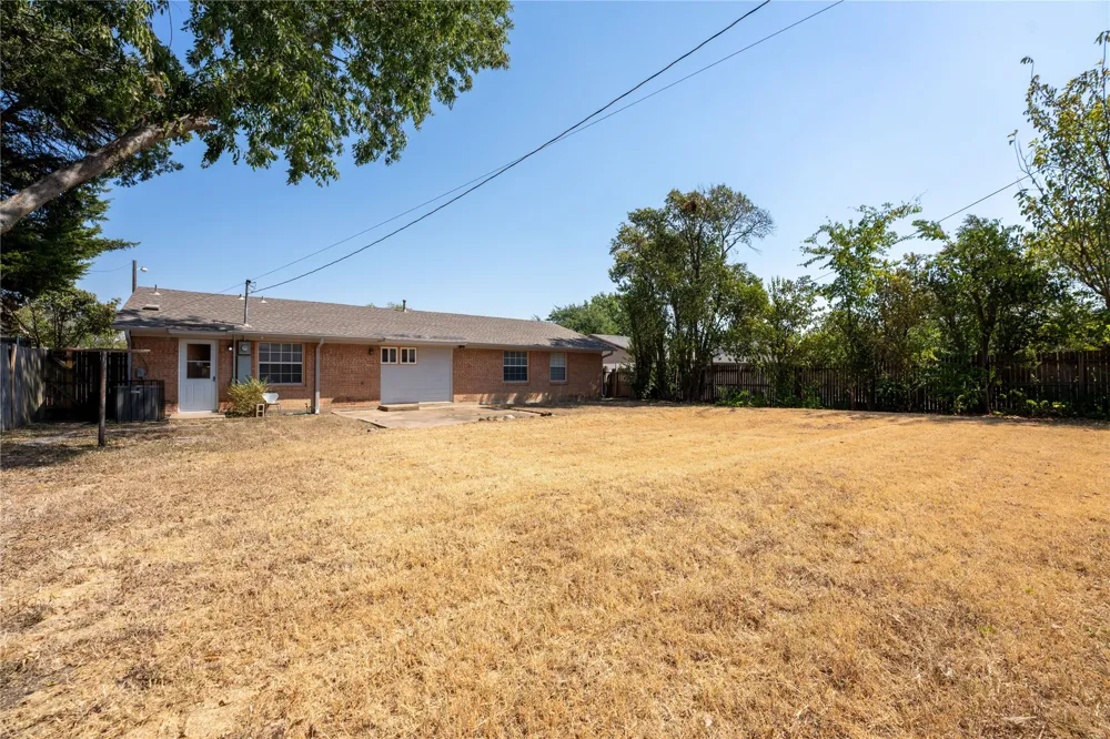 818 Emberwood Drive Dallas, TX 75232