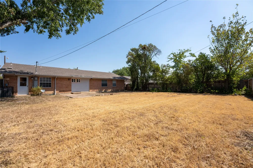 818 Emberwood Drive Dallas, TX 75232