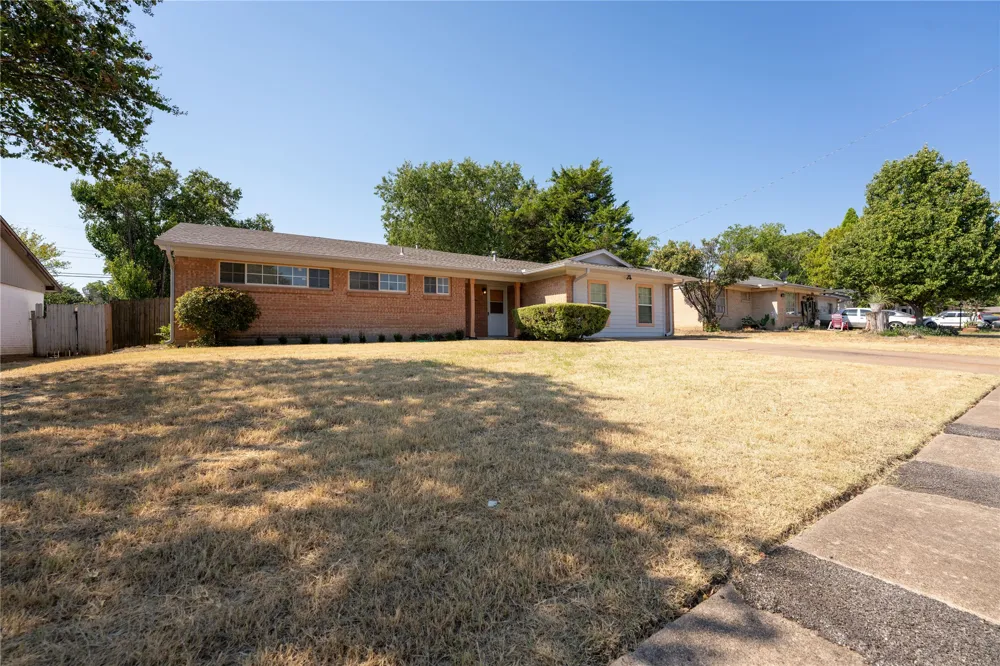 818 Emberwood Drive Dallas, TX 75232