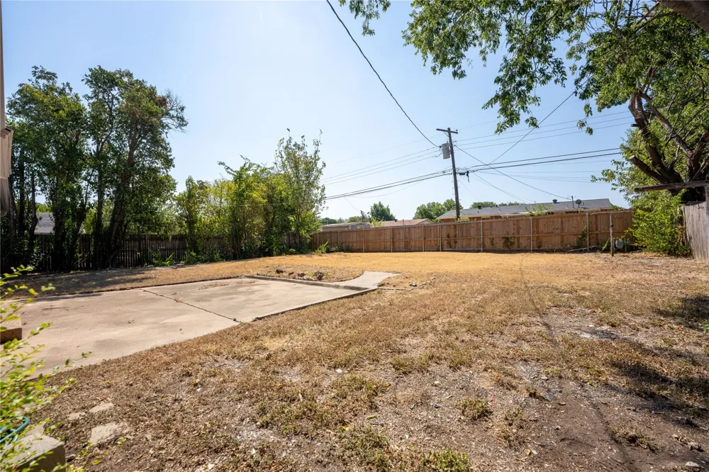 818 Emberwood Drive Dallas, TX 75232