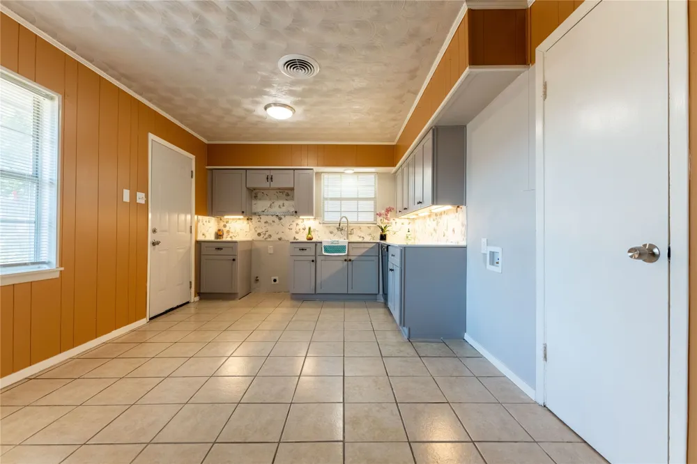 818 Emberwood Drive Dallas, TX 75232
