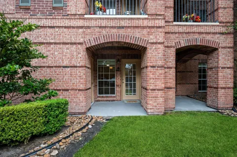 2815 Kings Crossing Drive #102