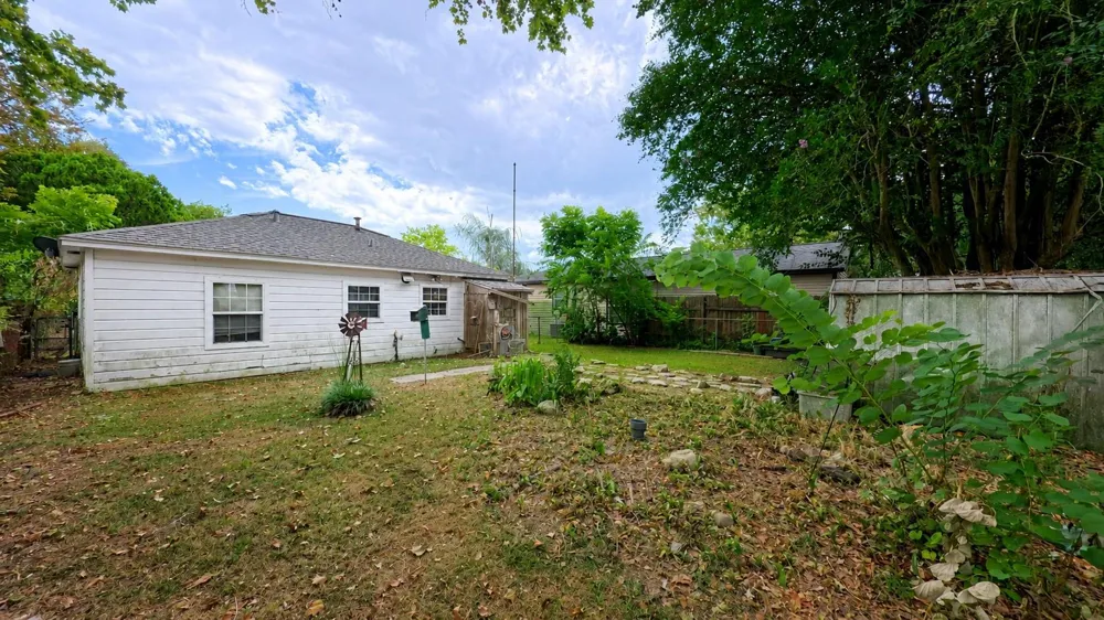 236 E Orchard Street Clute, TX 77531
