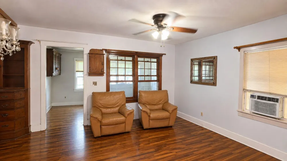 236 E Orchard Street Clute, TX 77531