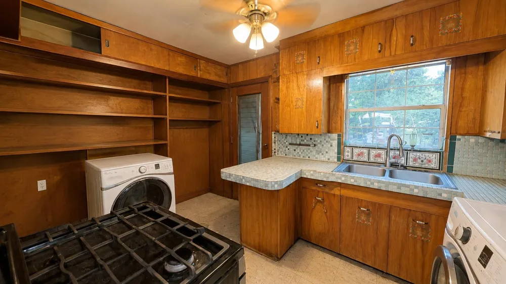 236 E Orchard Street Clute, TX 77531