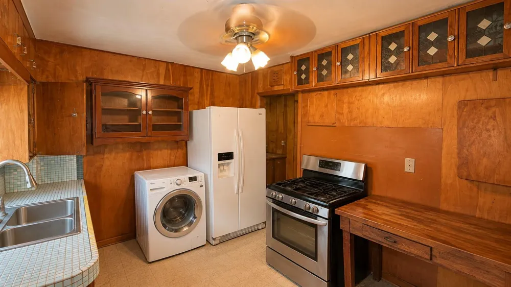 236 E Orchard Street Clute, TX 77531
