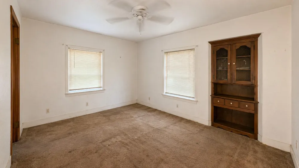236 E Orchard Street Clute, TX 77531