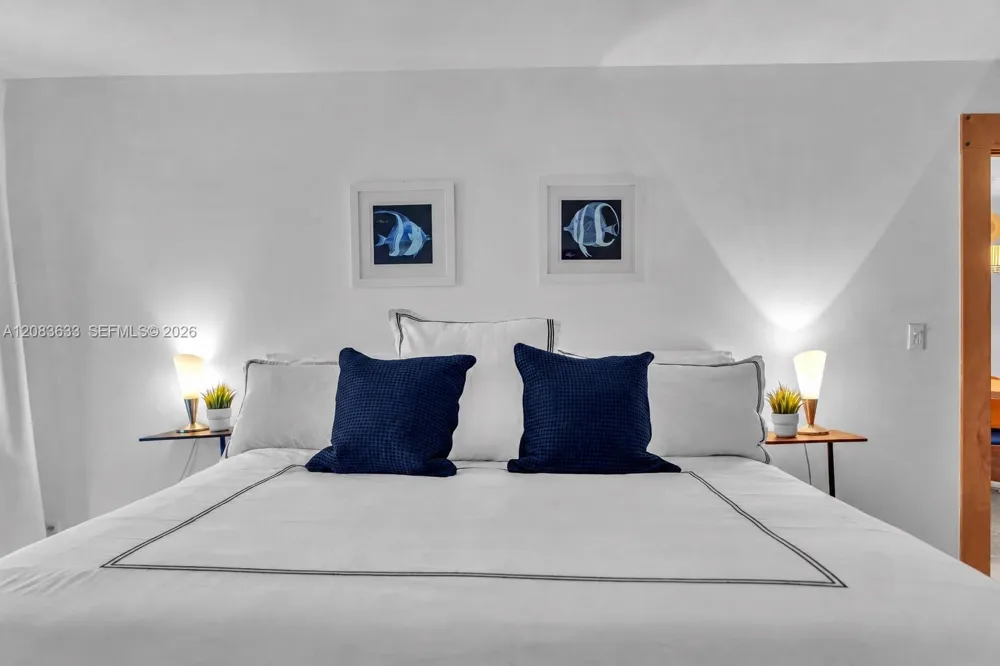 2625 Collins Ave #910 Miami Beach, FL 33140