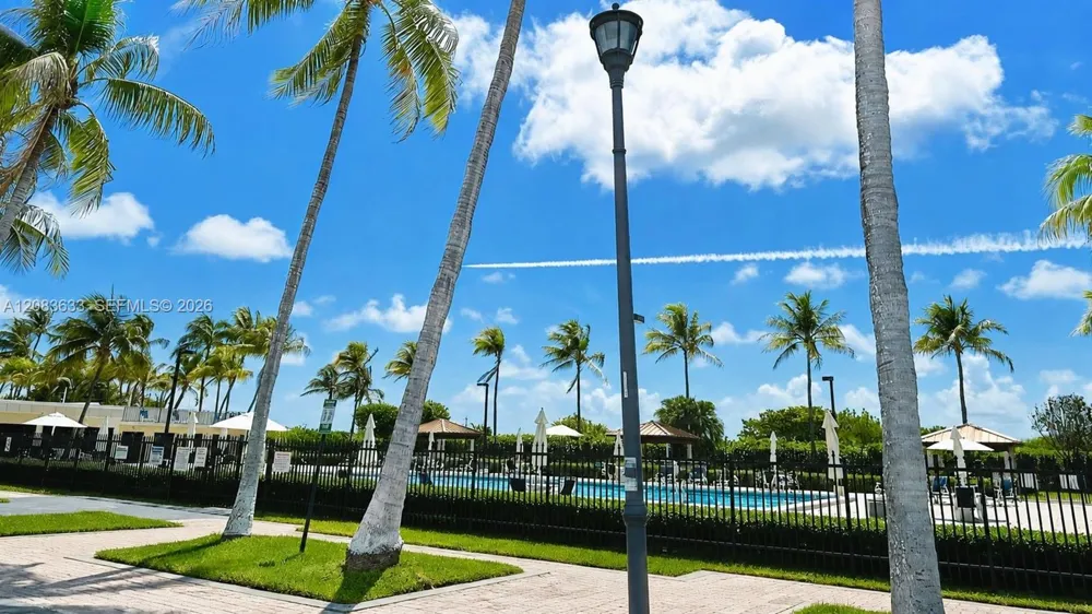 2625 Collins Ave #910 Miami Beach, FL 33140