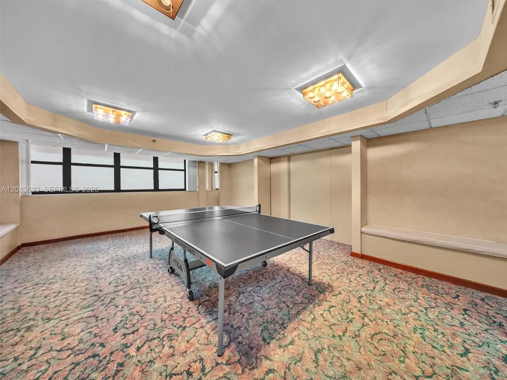 2625 Collins Ave #910 Miami Beach, FL 33140
