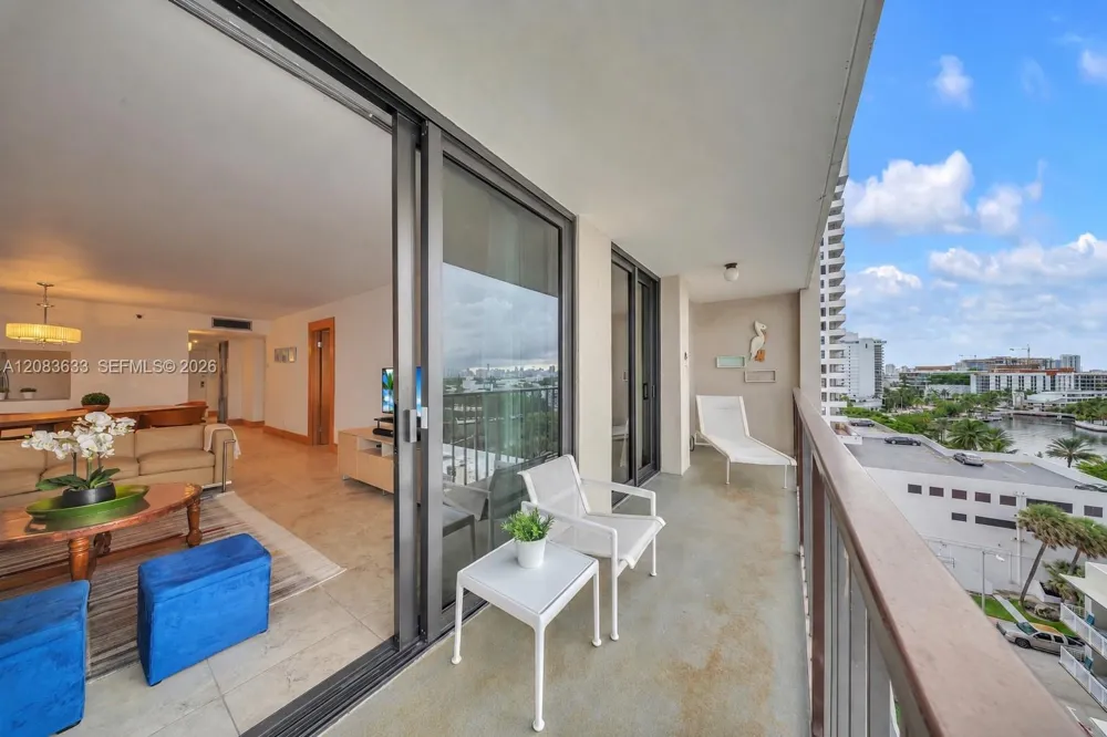 2625 Collins Ave #910 Miami Beach, FL 33140
