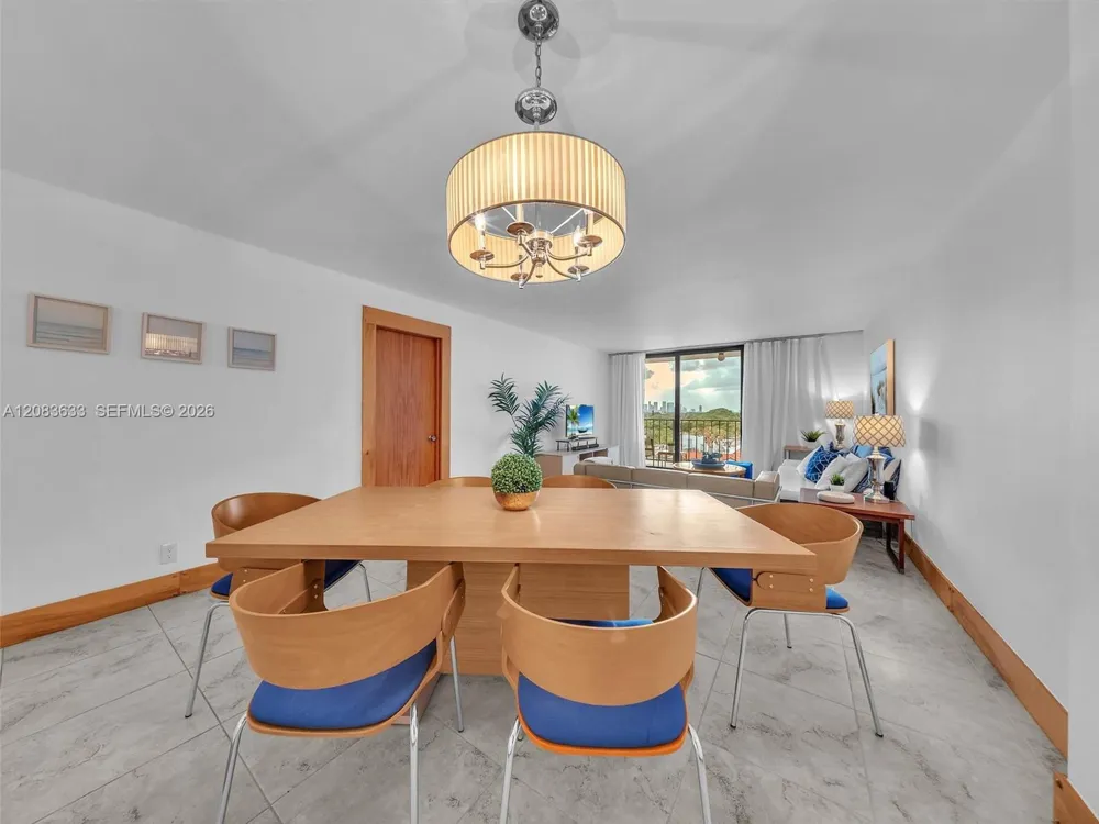 2625 Collins Ave #910 Miami Beach, FL 33140