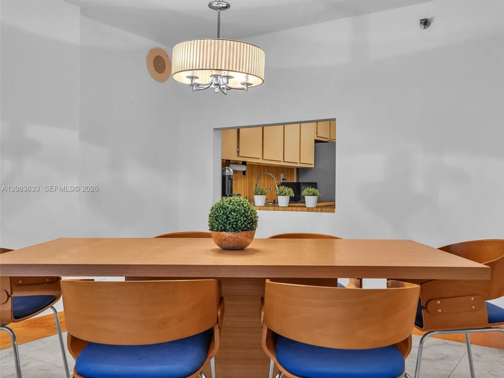 2625 Collins Ave #910 Miami Beach, FL 33140