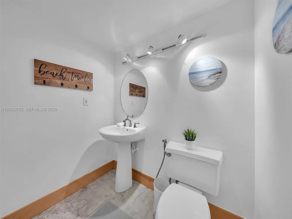 2625 Collins Ave #910 Miami Beach, FL 33140