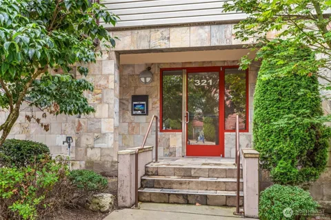 321 E Thomas Street #303