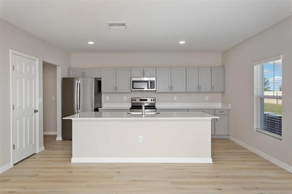 36675 THORNHEDGE DRIVE Zephyrhills, FL 33541