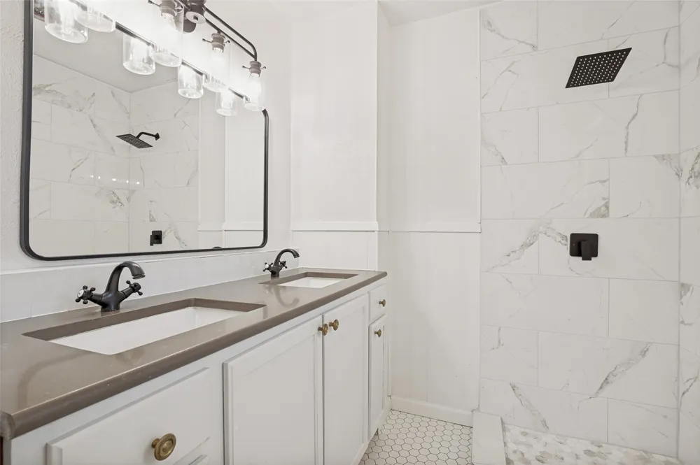 2913 David Lane Arlington, TX 76013