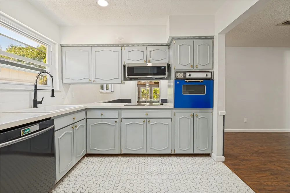 2913 David Lane Arlington, TX 76013