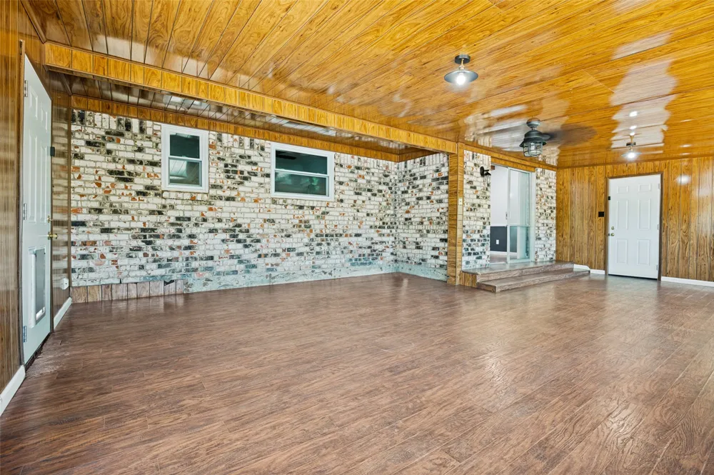 2913 David Lane Arlington, TX 76013