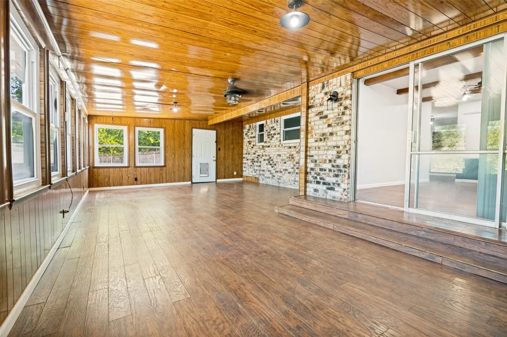 2913 David Lane Arlington, TX 76013