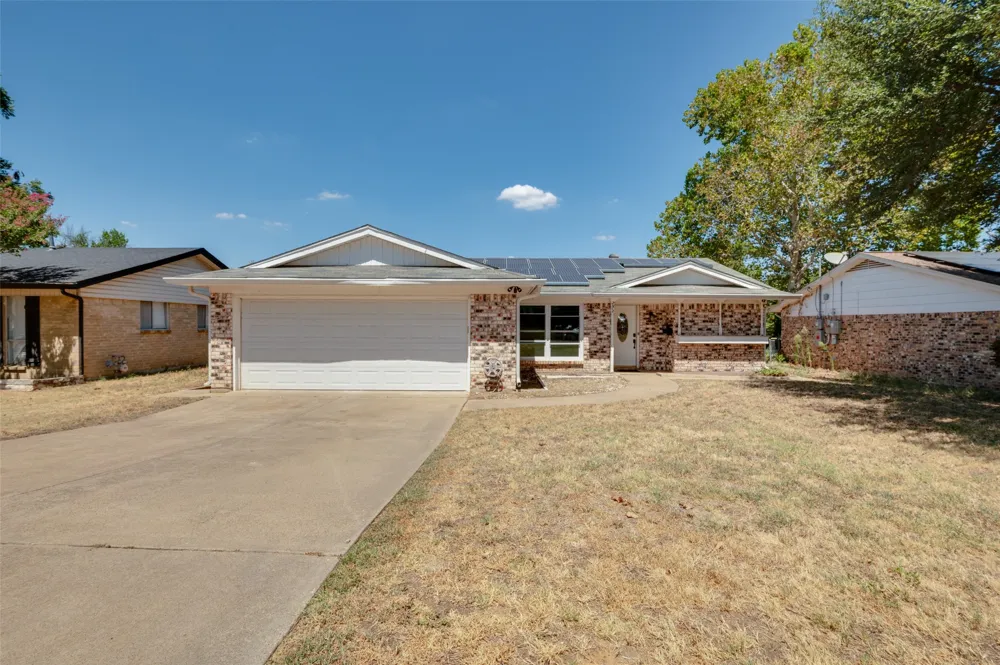 2913 David Lane Arlington, TX 76013