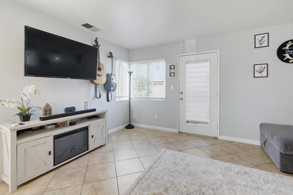 2373 Kings View Circle Spring Valley, CA 91977