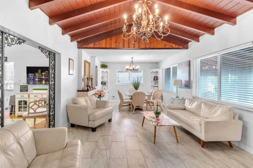 2407 Washington St Hollywood, FL 33020
