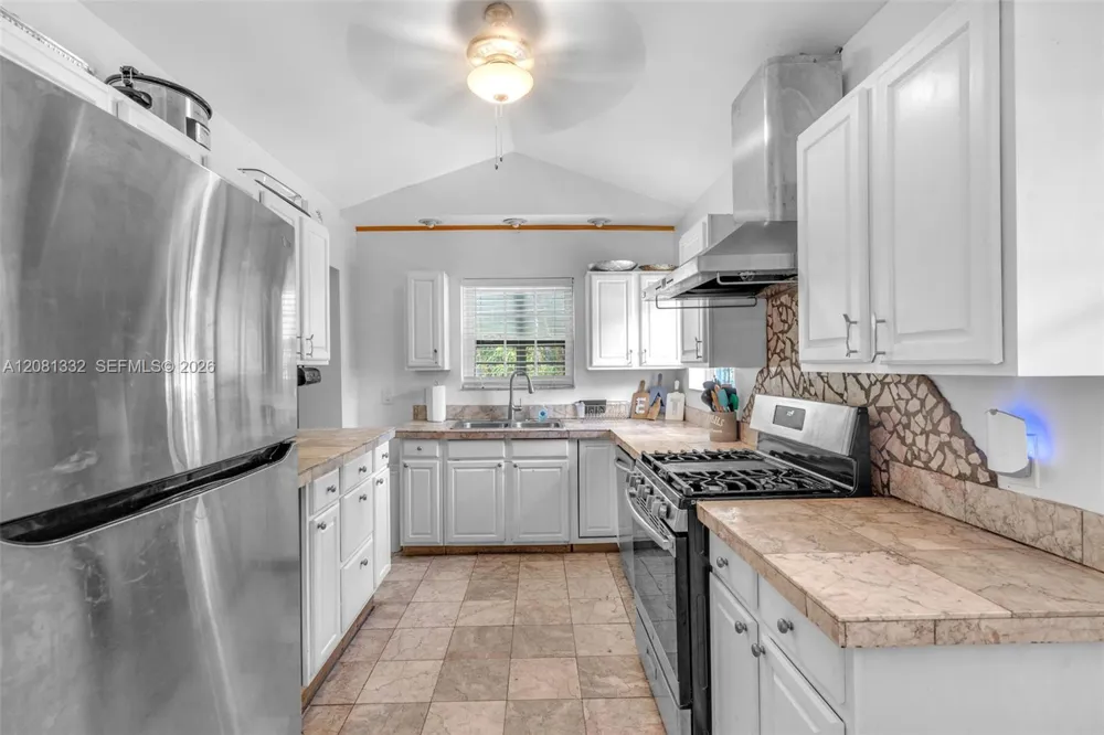 2407 Washington St Hollywood, FL 33020