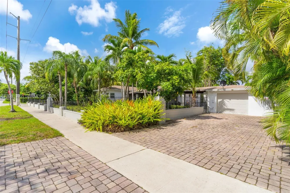 2407 Washington St Hollywood, FL 33020