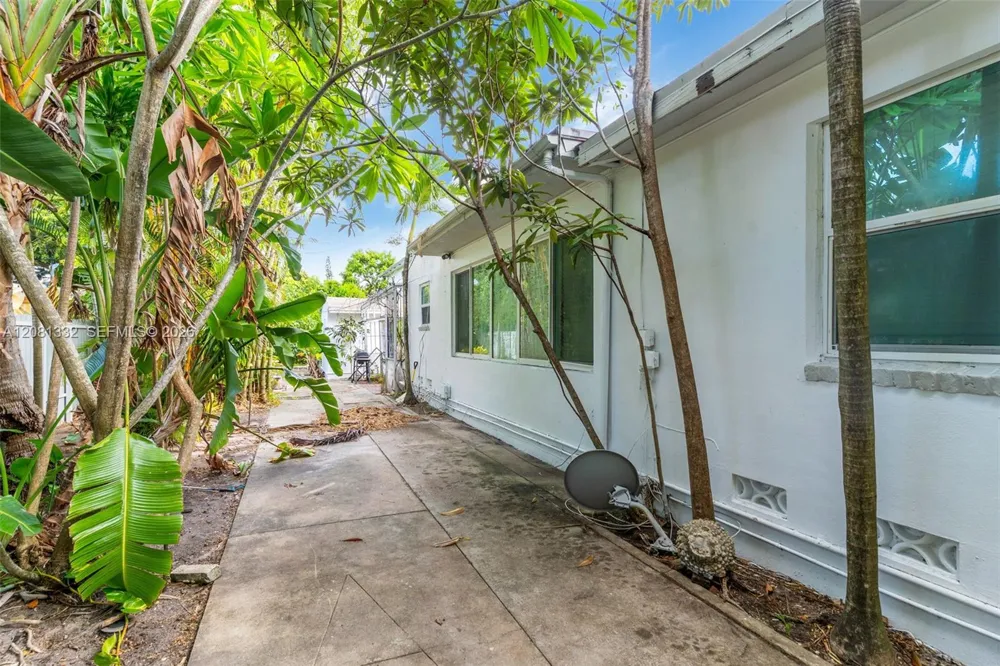 2407 Washington St Hollywood, FL 33020
