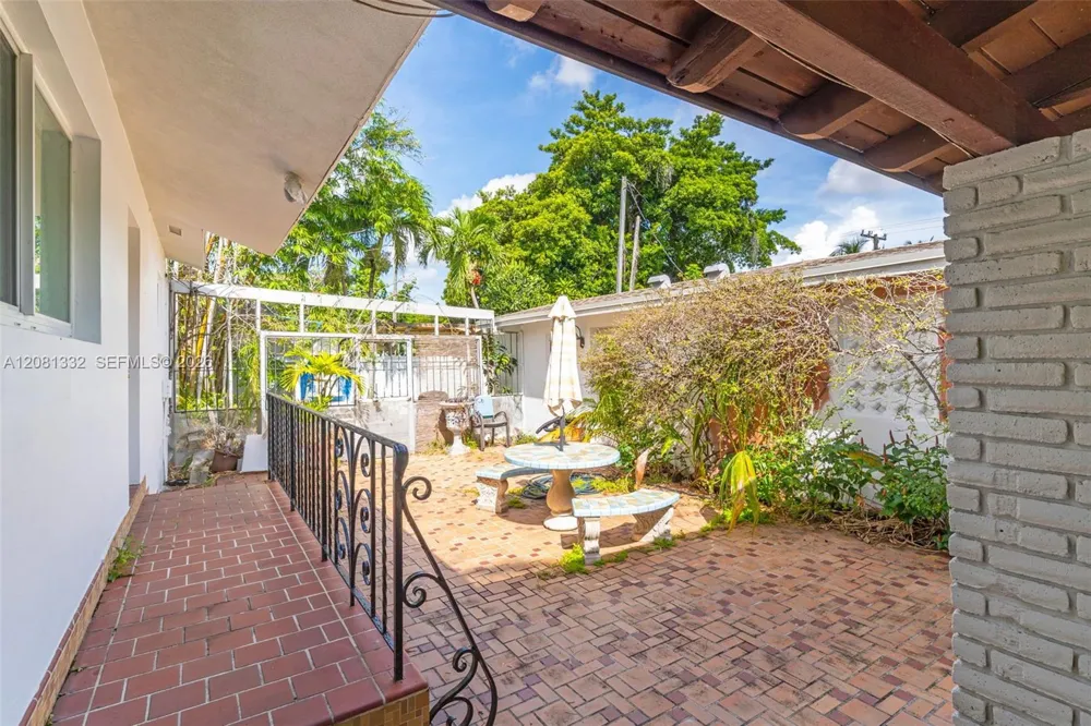 2407 Washington St Hollywood, FL 33020