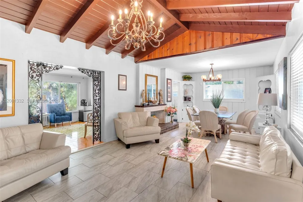 2407 Washington St Hollywood, FL 33020