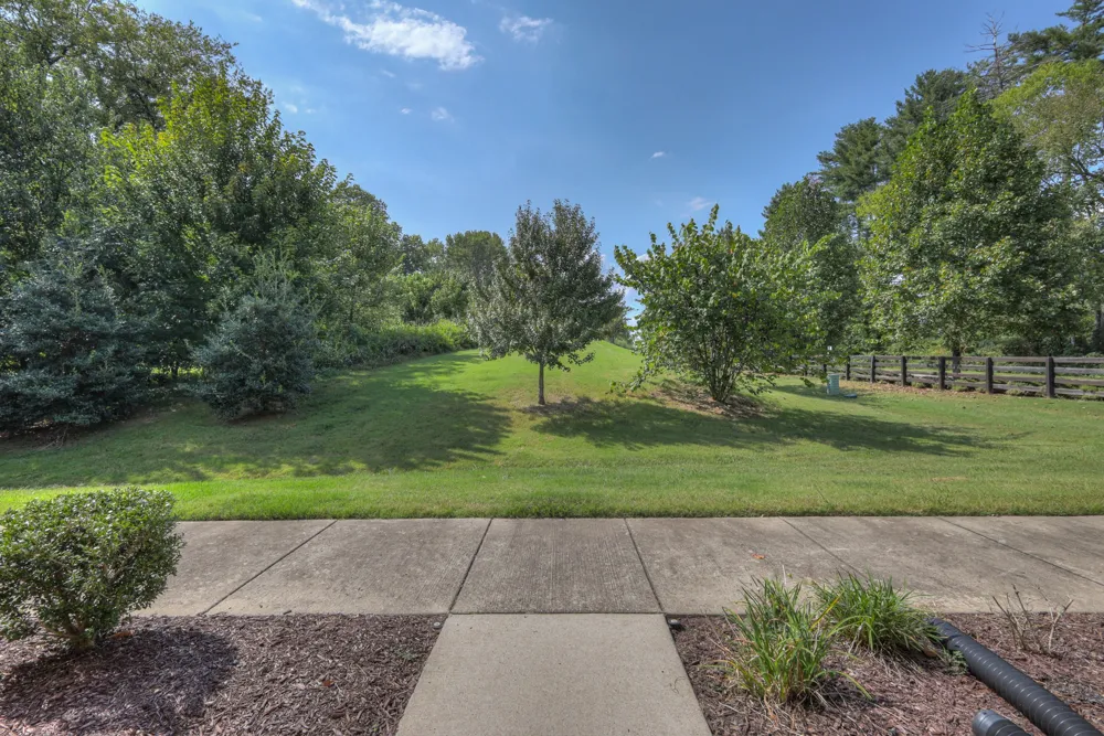 2547 Hidden Creek Ct Columbia, TN 38401