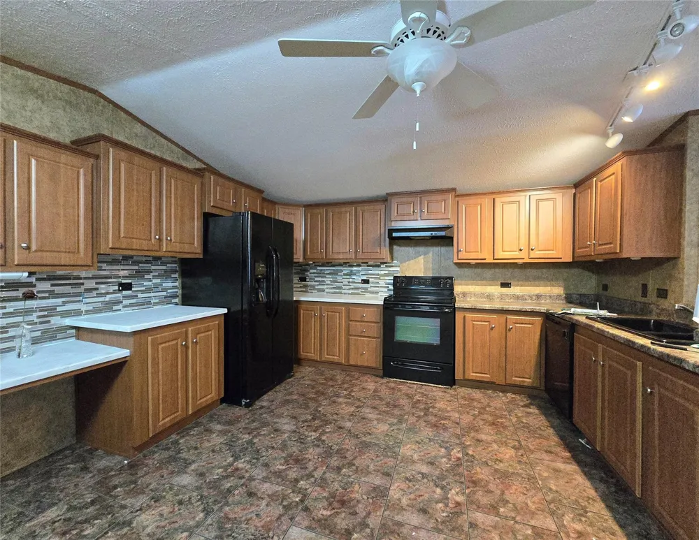 310 Vann Road #C Highlands, TX 77562