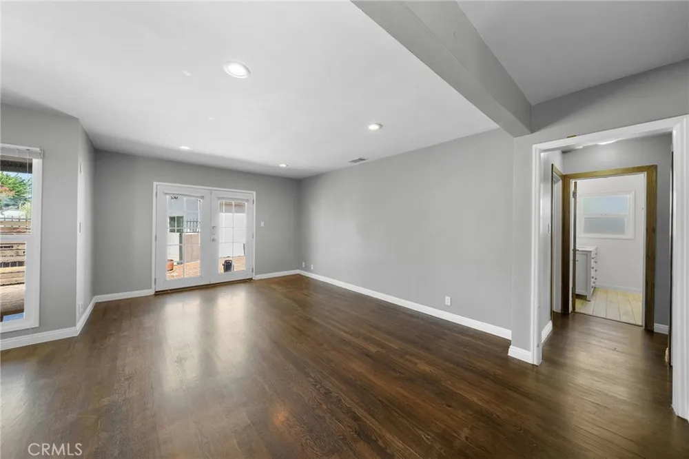 14373 Berg Sylmar, CA 91342