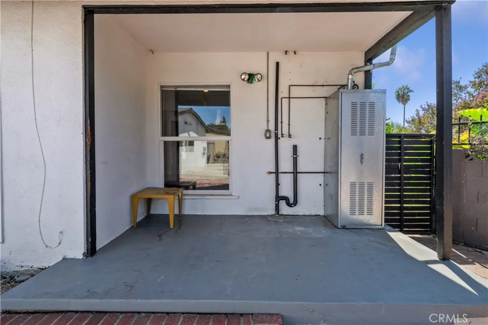 14373 Berg Sylmar, CA 91342