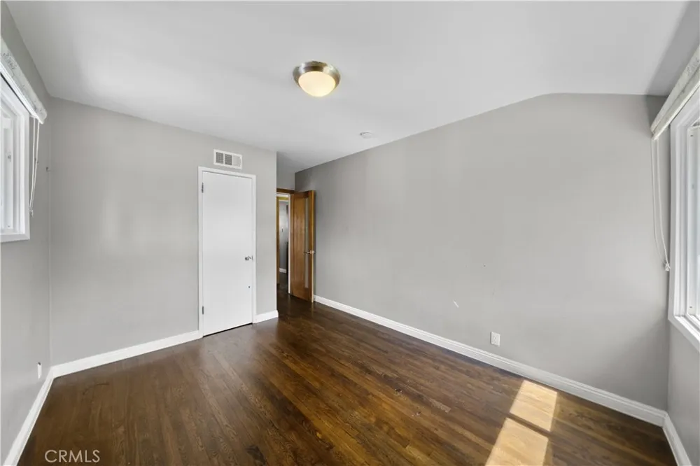 14373 Berg Sylmar, CA 91342