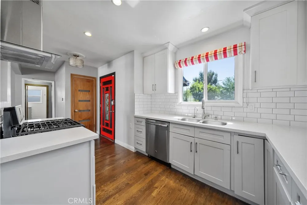 14373 Berg Sylmar, CA 91342