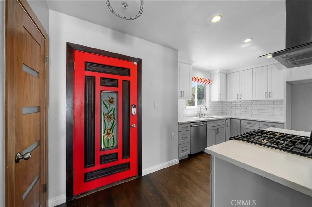 14373 Berg Sylmar, CA 91342